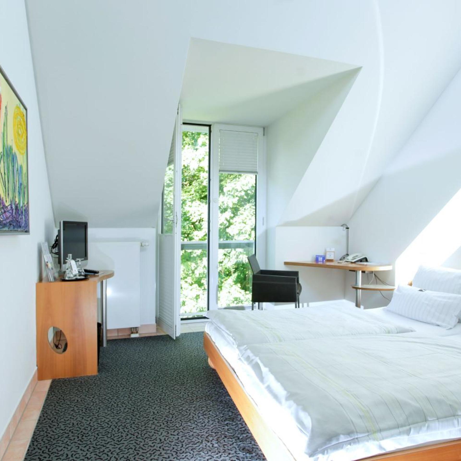 Double Bed, Forest Side