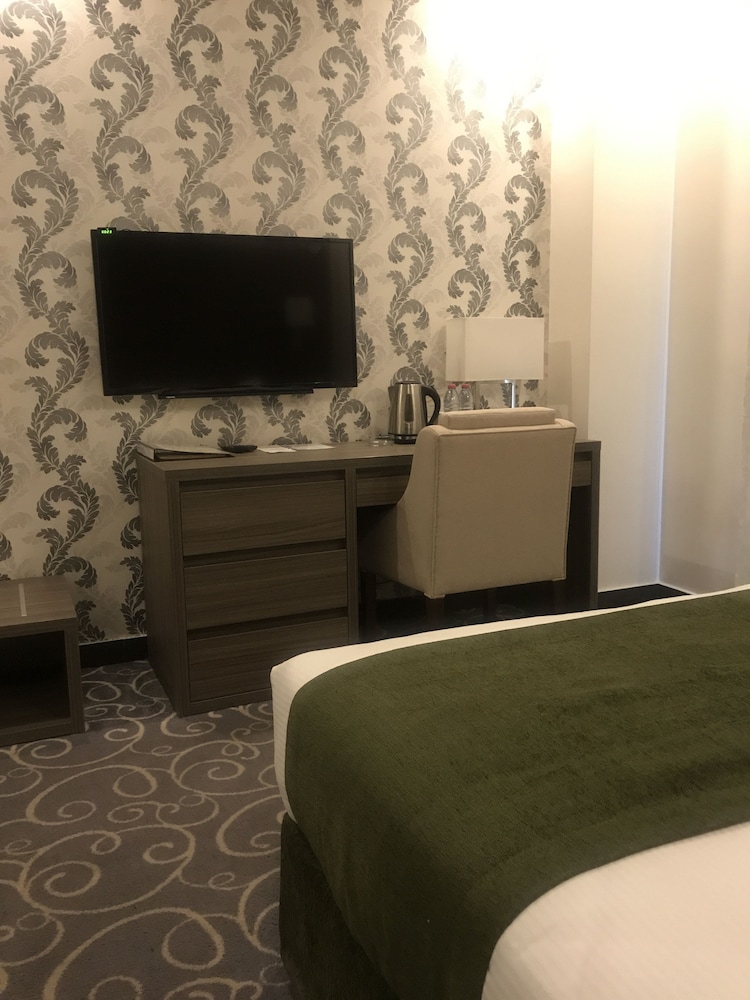 ALMOND HOTEL APARTMENTS 25/53