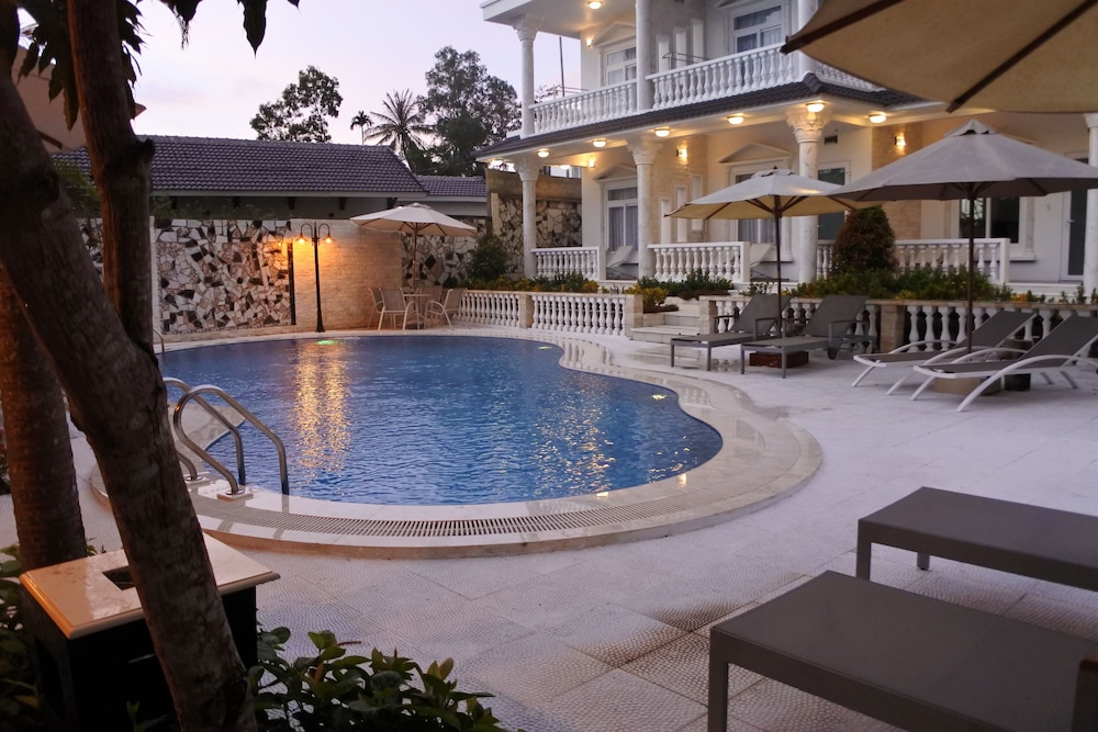 Godiva Phu Quoc Hotel 67/71