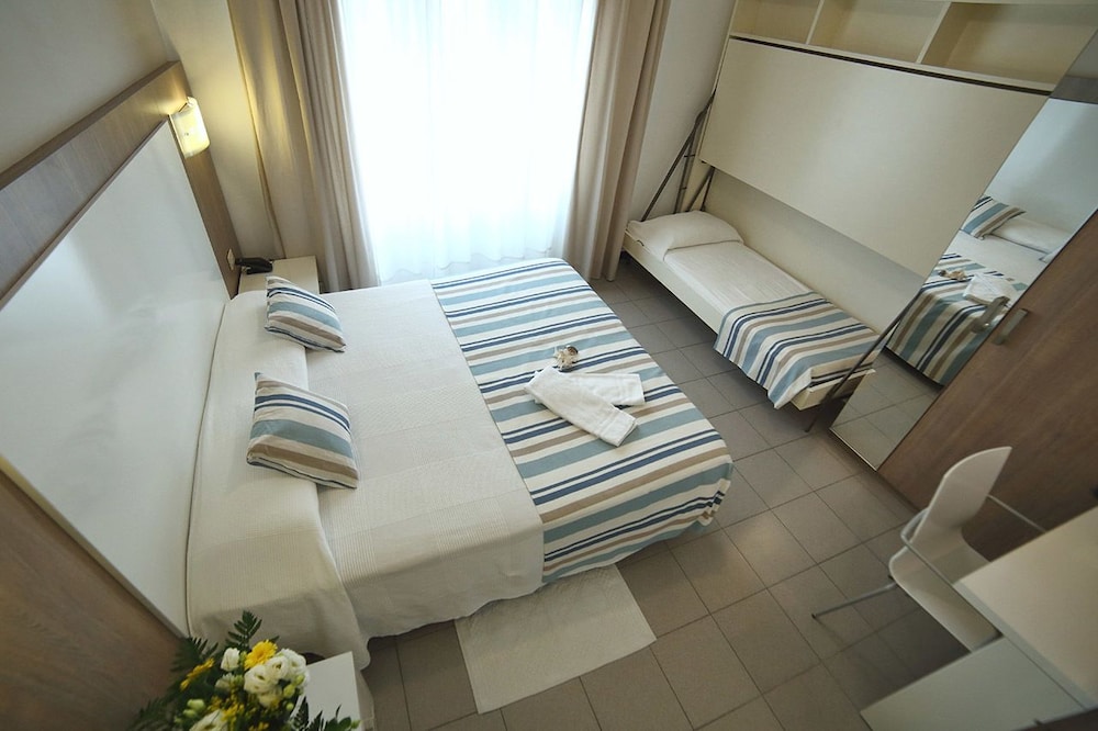 Hotel Villa Rosa 16/40