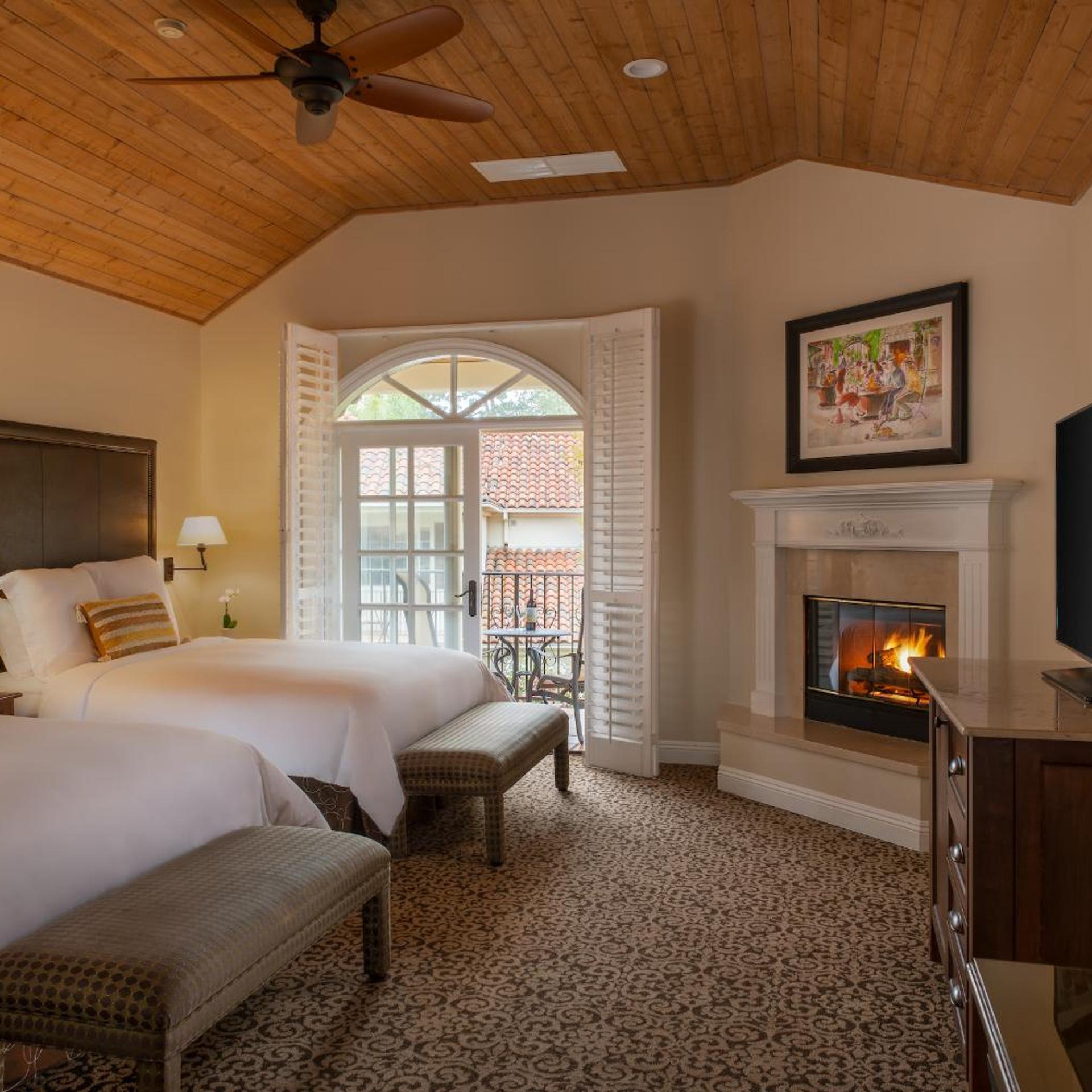 Mini, Suite, Queen Bed