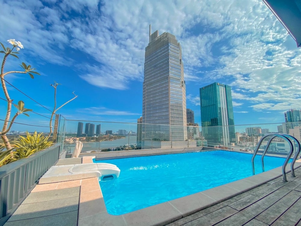 Sky Gem Central Hotel 45/50