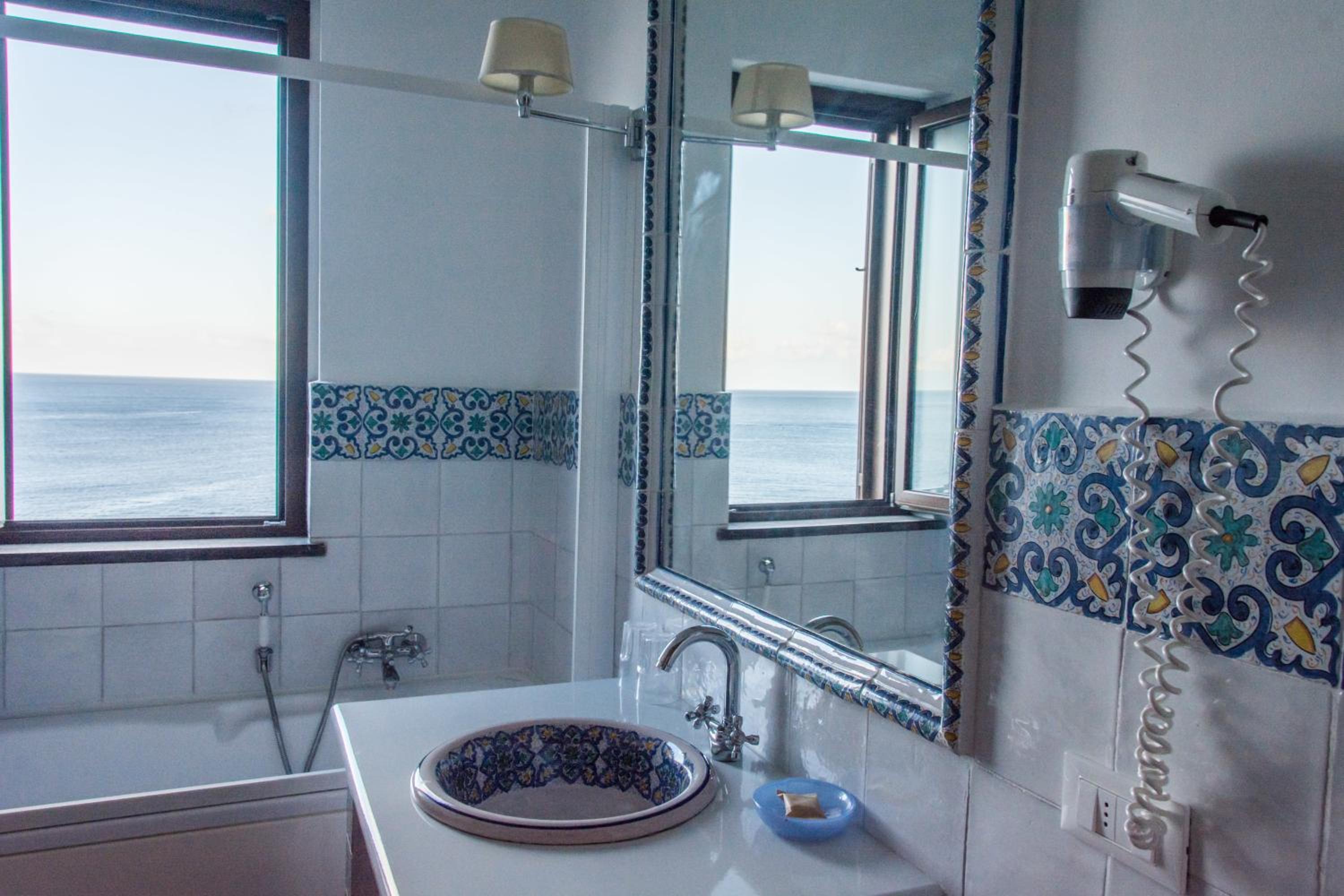 Hotel Rocce Azzurre 51/53