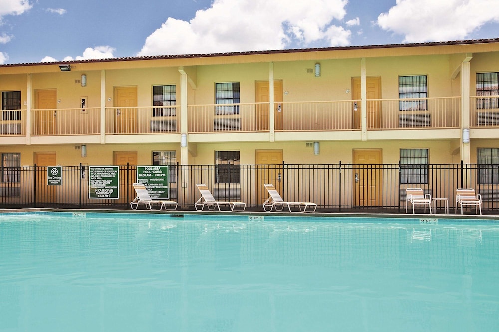 Howard Johnson by Wyndham Columbus Fort Benning 1/26