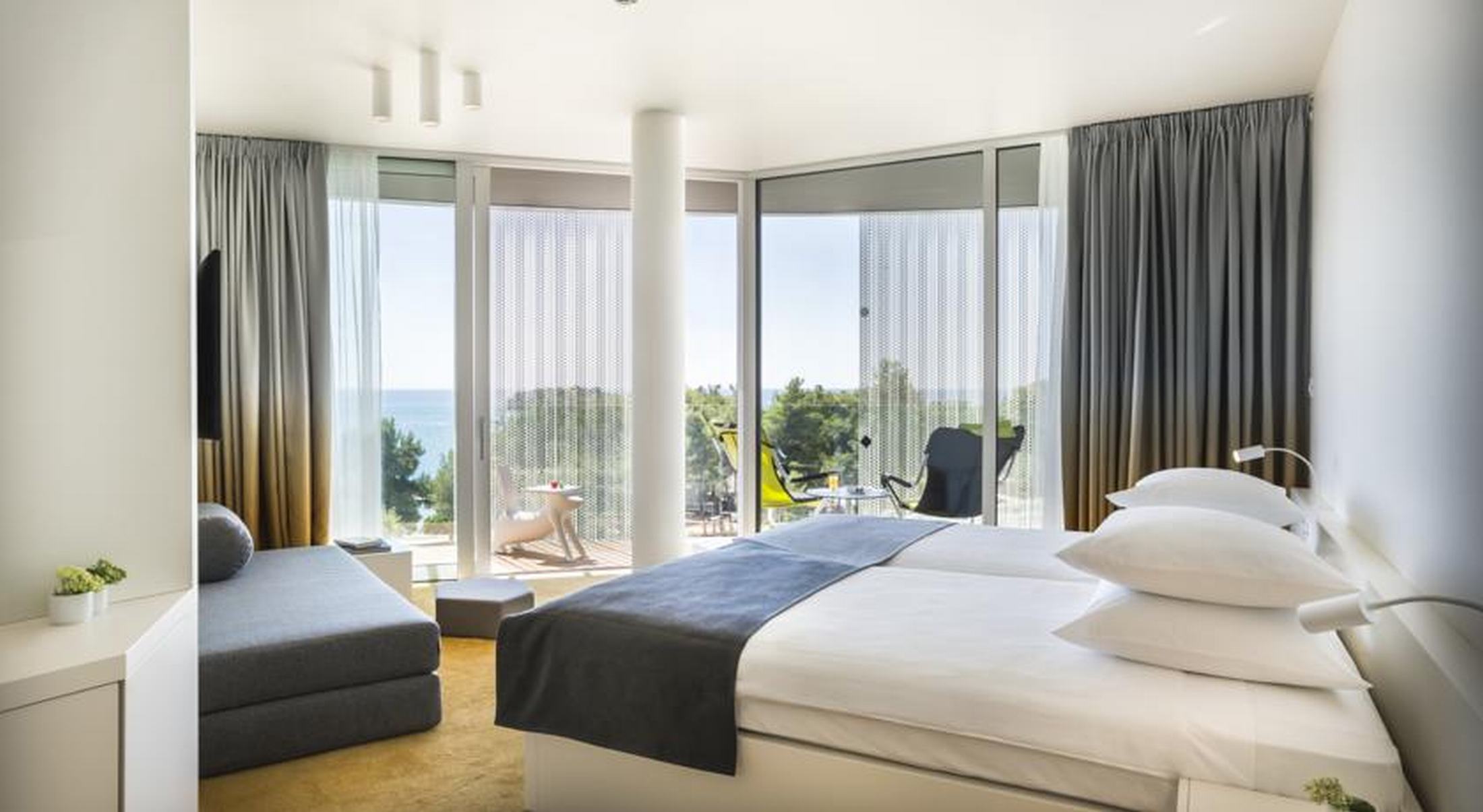 GRAND room