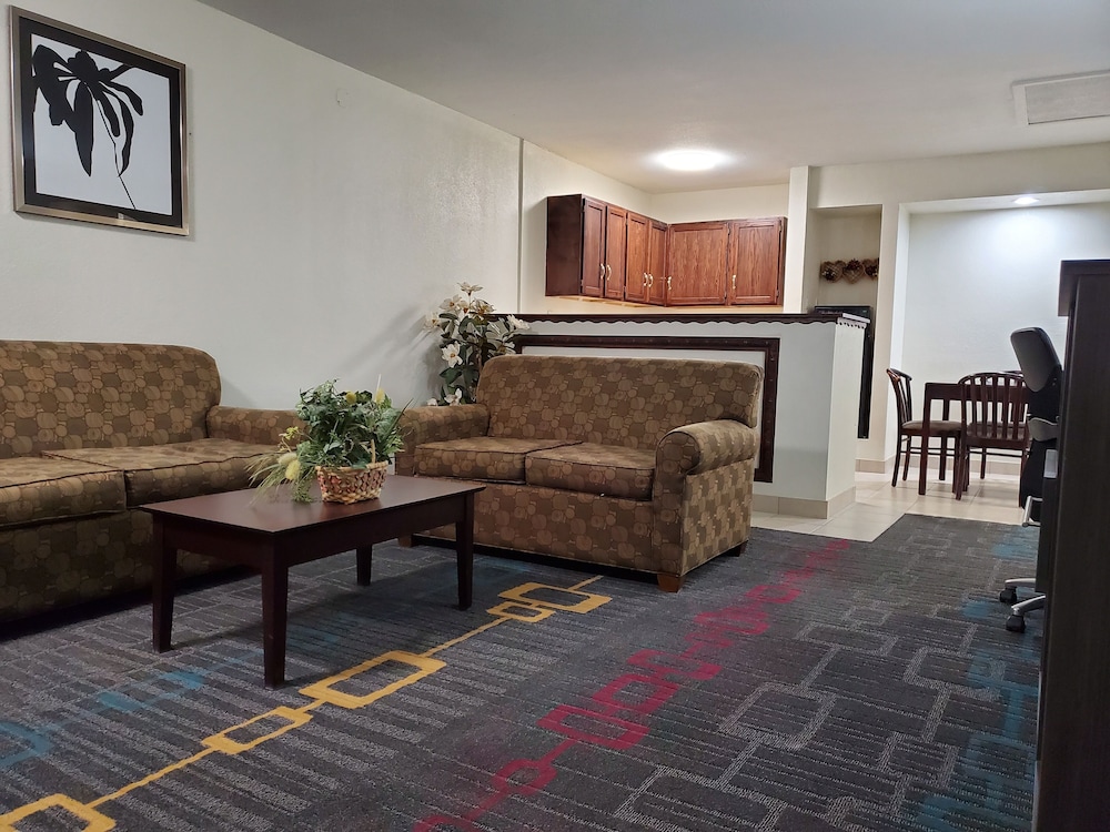 Days Inn by Wyndham Lawton 34/47