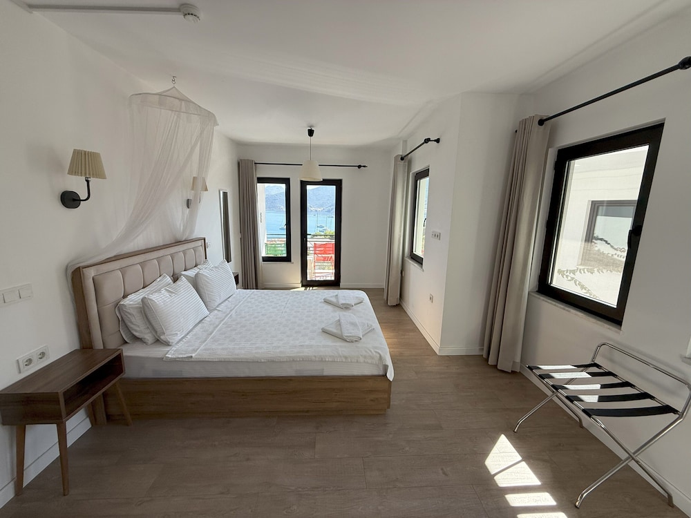 Gala Selimiye 16/50