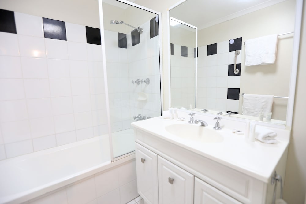 CAIRNS BEACH RESORT 47/49