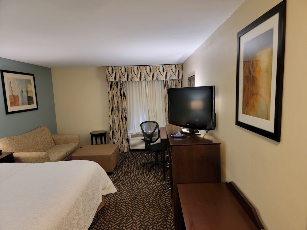 Hampton Inn Marshall, TX 16/43
