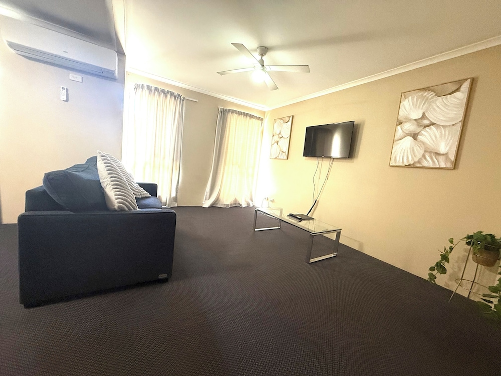 Harbour Sails Motor Inn 16/23