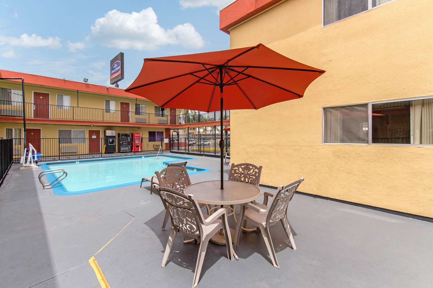 Howard Johnson Suites by Wyndham San Diego Chula Vista/BayFt 8/12