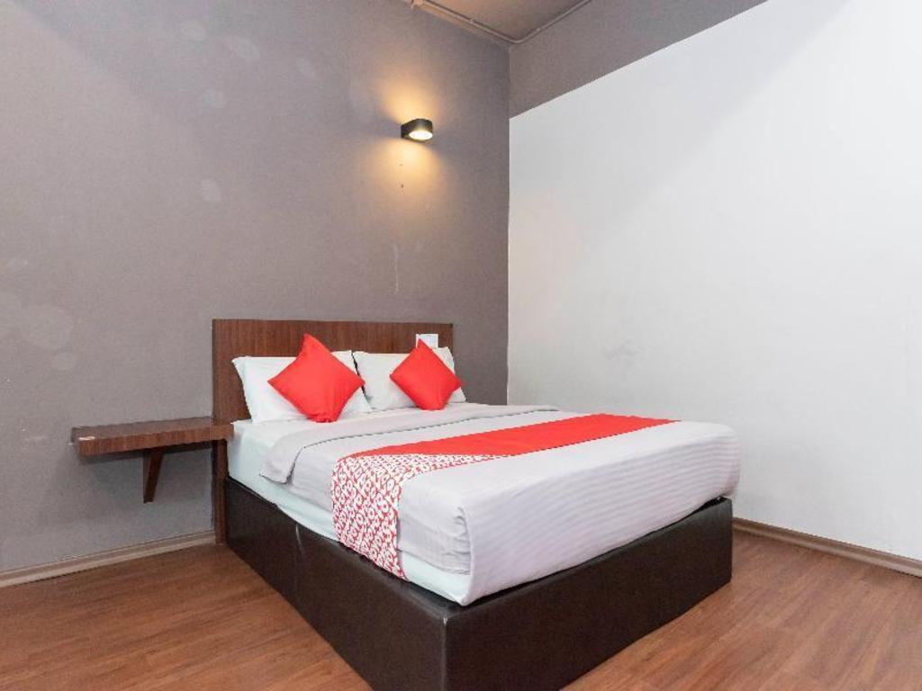 Room V @ Kluang Parade 16/40