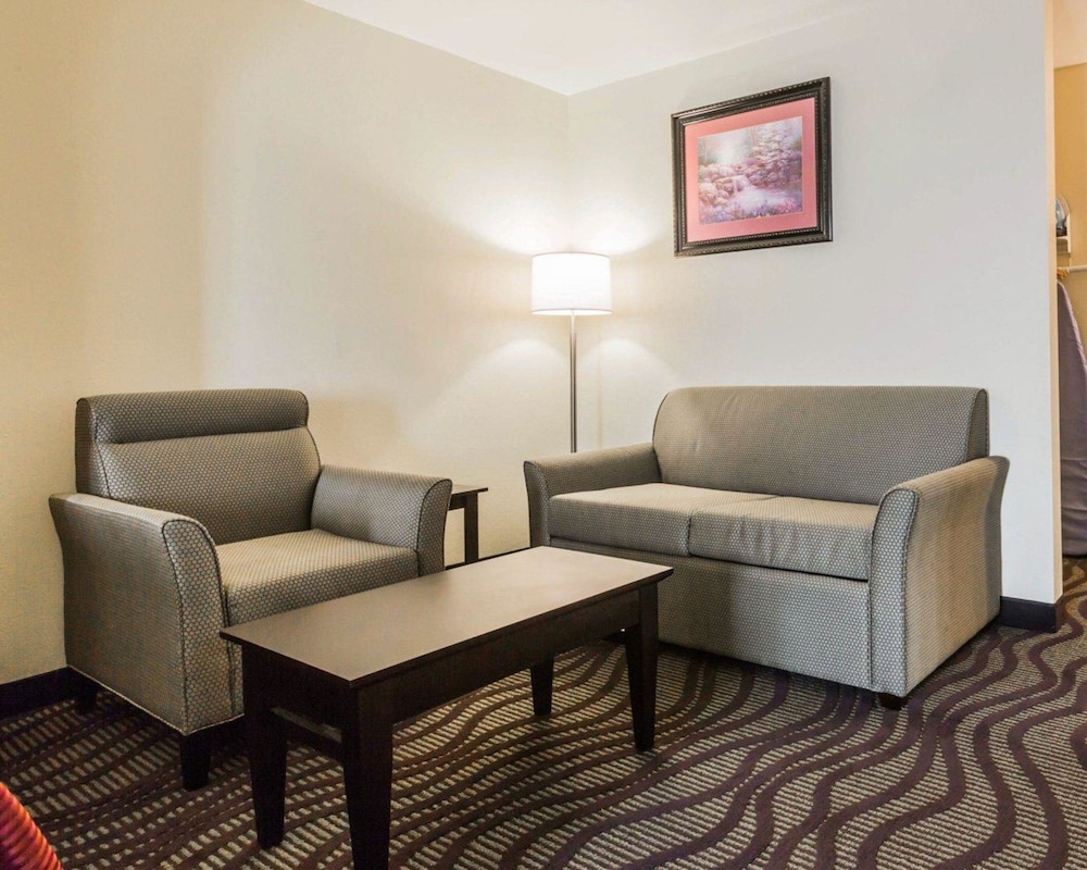 Quality Inn & Suites North Montgomery 20/34