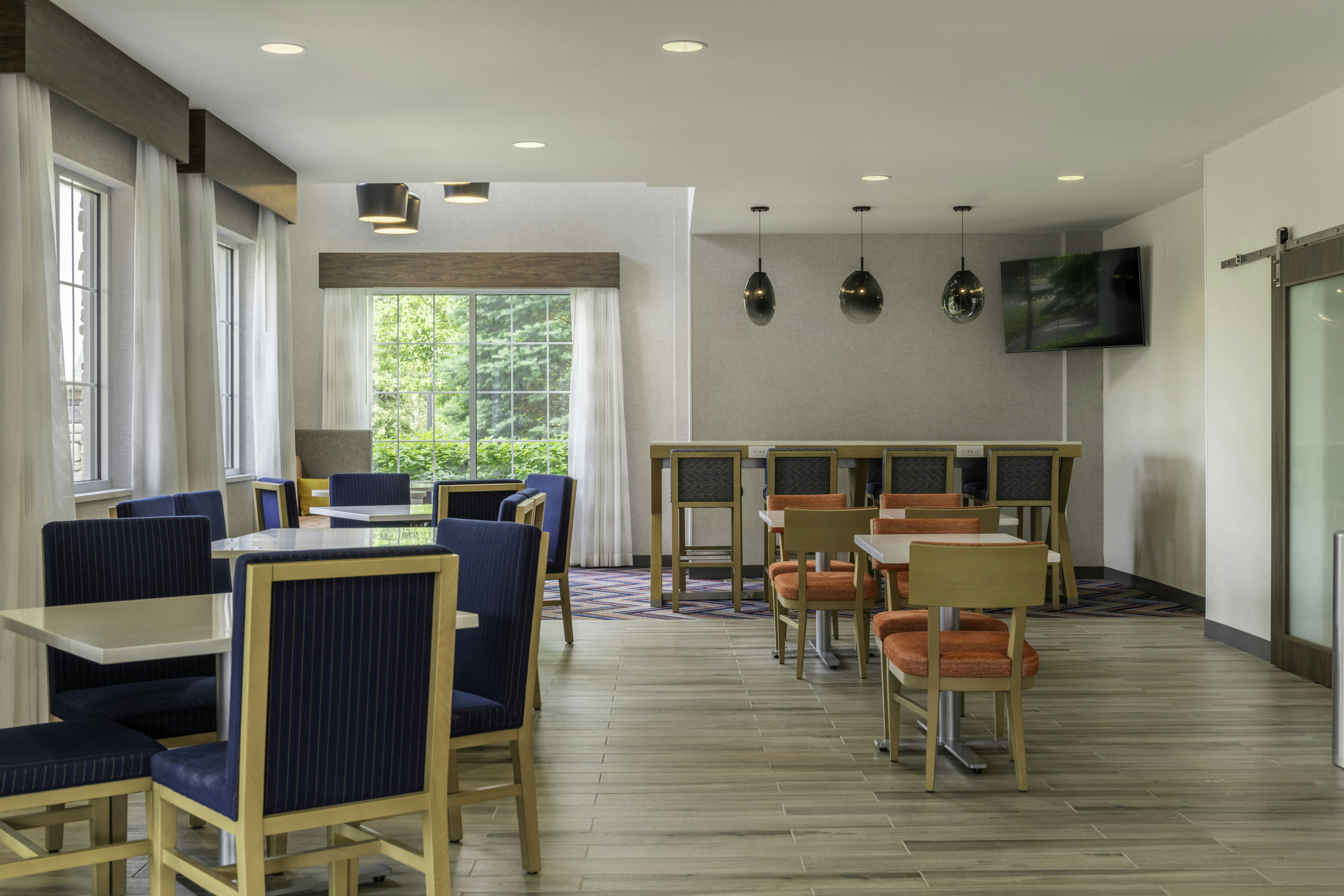 Hampton Inn Manchester Downtown, NH 26/39