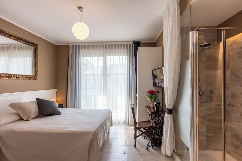 SUPERIOR, DOUBLE BED, LAKE VIEW