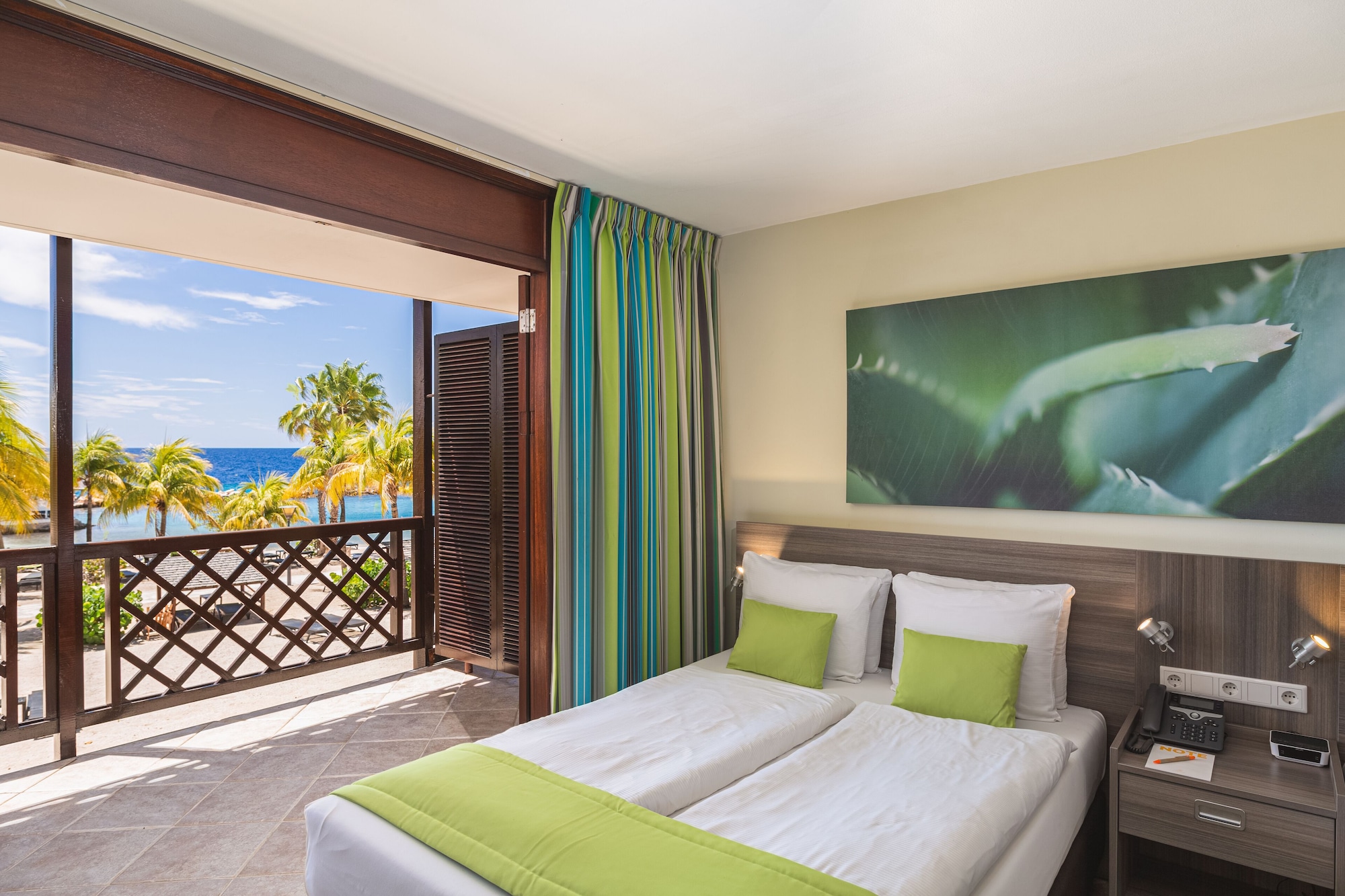 Room, King Bed, Ocean Front، Lions Dive Beach Resort Curacao 6/10