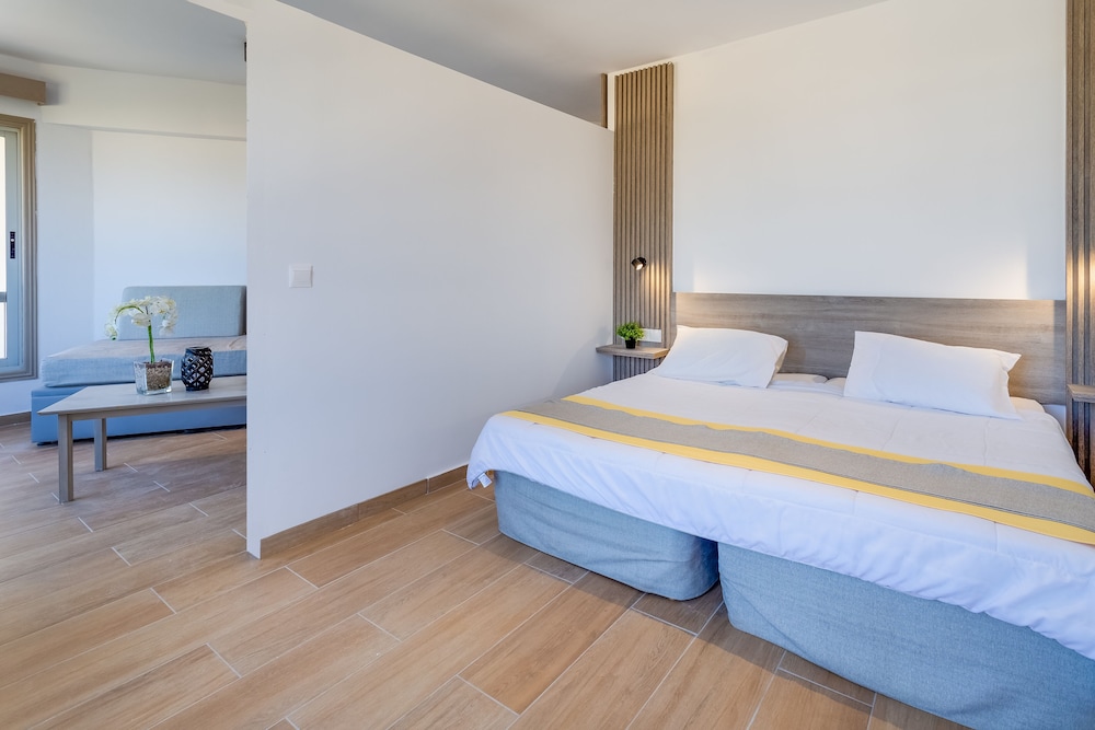Toxotis Hotel 23/70
