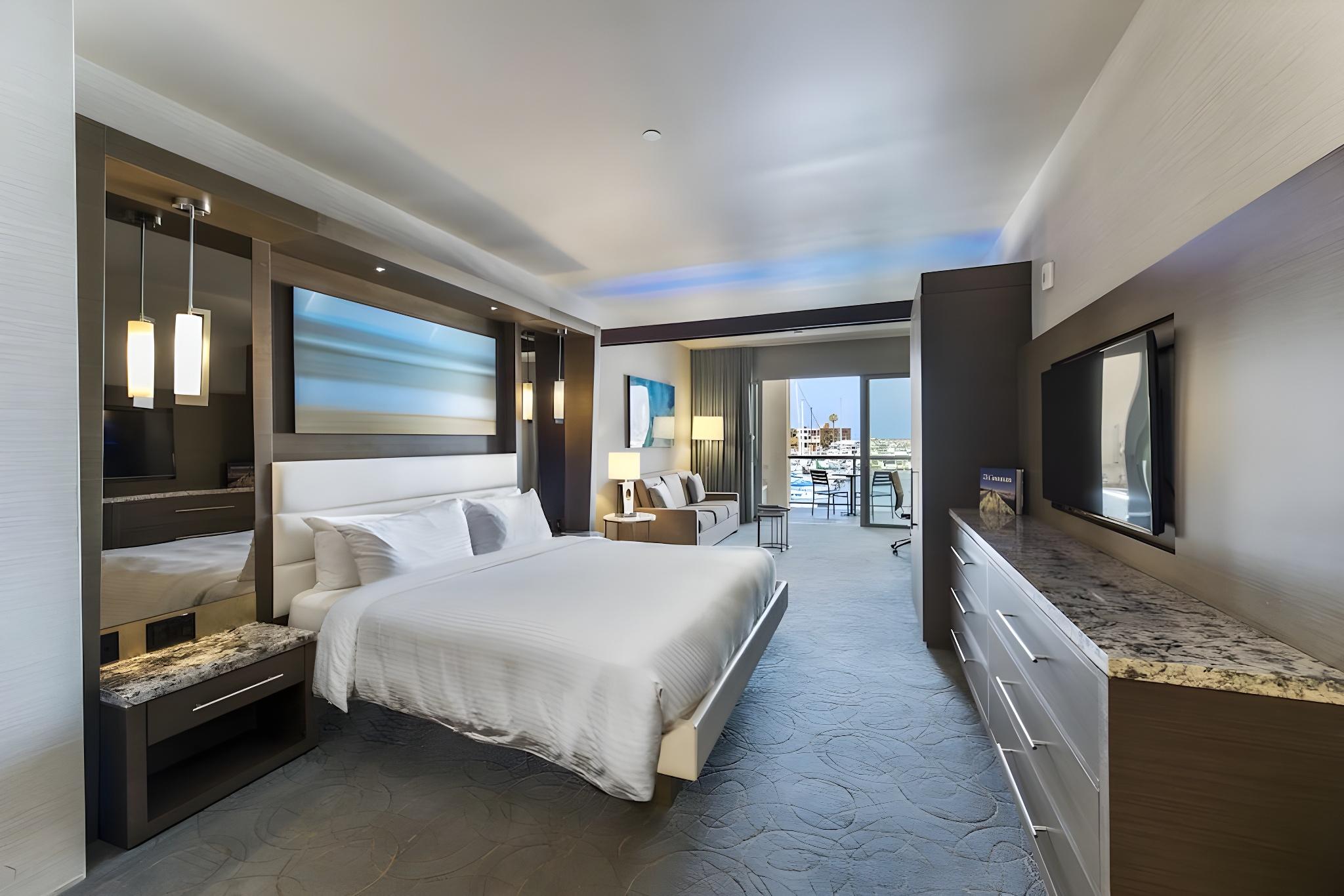 Suite, King Bed, Ocean View, Sea Floor, Accessible