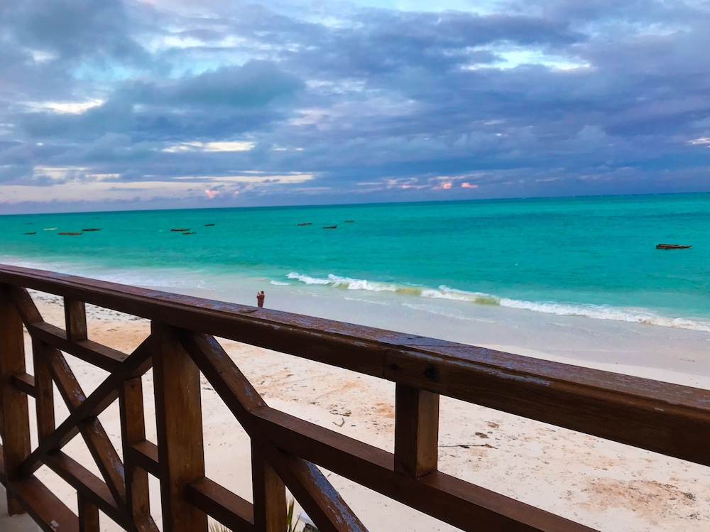 Jambiani White Sands Beach Bungalows 50/68