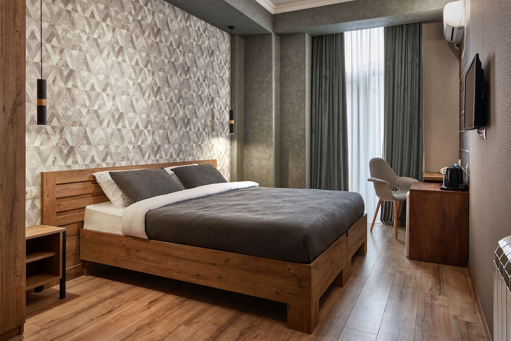 SUITE, MOUNTAIN VIEW