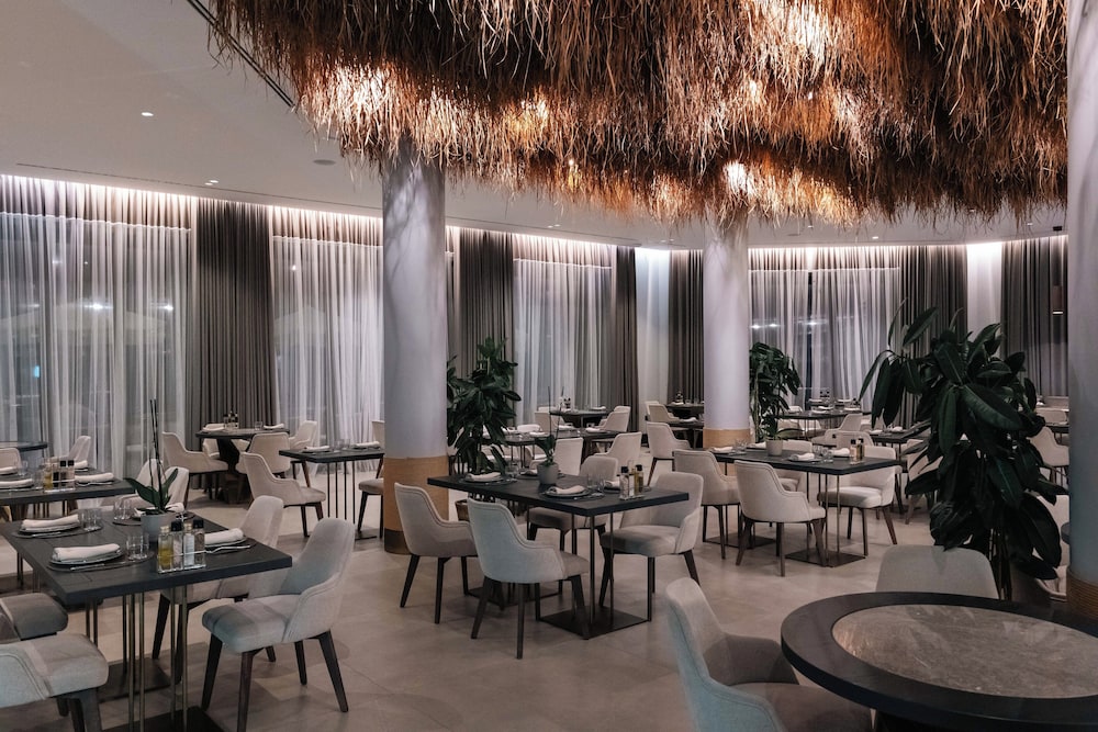Mazarine Hotel and Restaurant 47/59