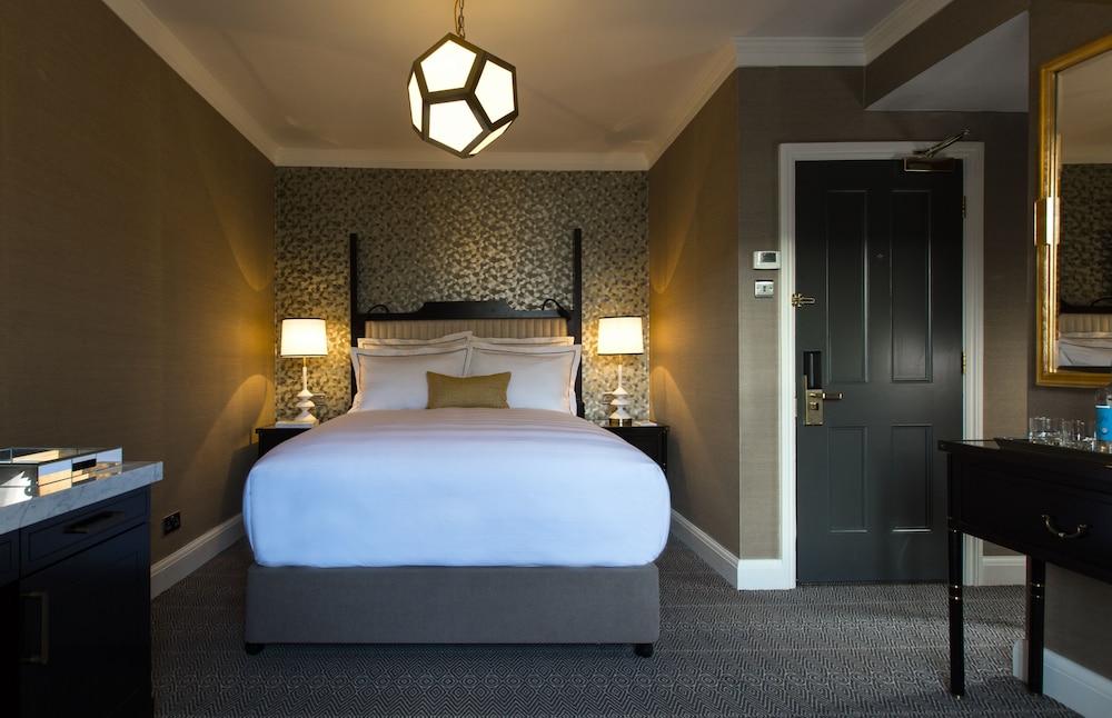 TOWN HOUSE, DOUBLE BED