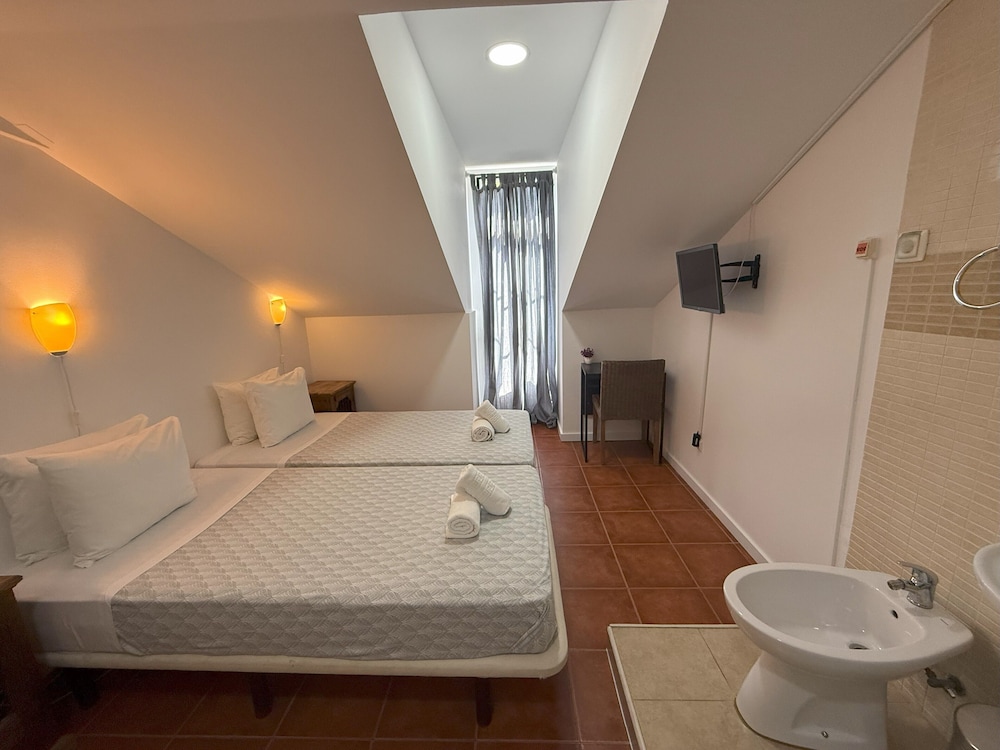غرفة بسريرين منفصلين بحمام مشترك، Hotel Pouso Dos Anjos 2/10