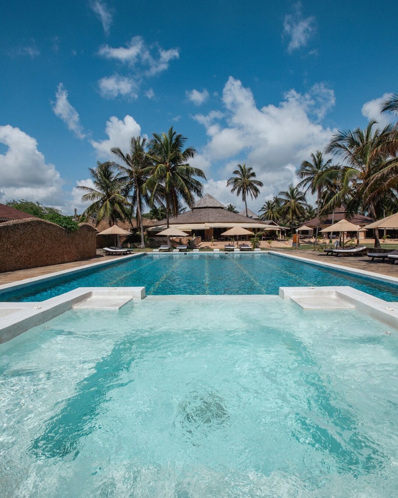 Ocean Beach Resort & Spa 48/81
