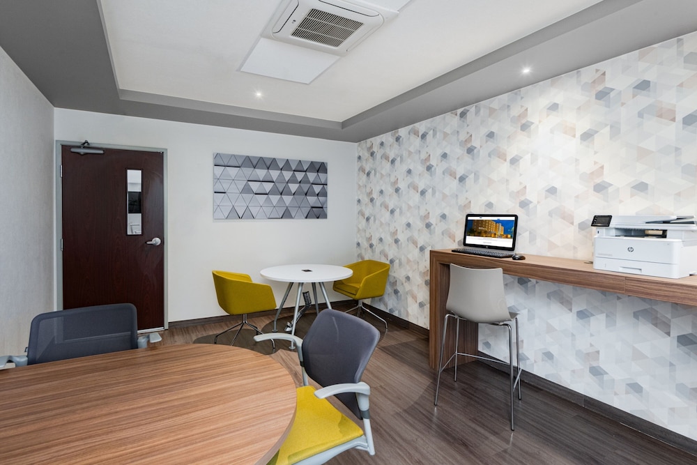 City Express Suites by Marriott Silao Aeropuerto 66/71