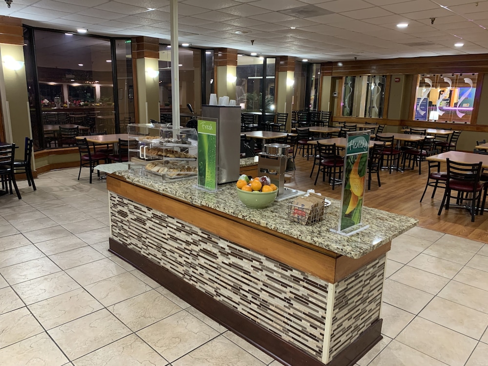 Quality Inn and Suites Pensacola Bayview 39/49