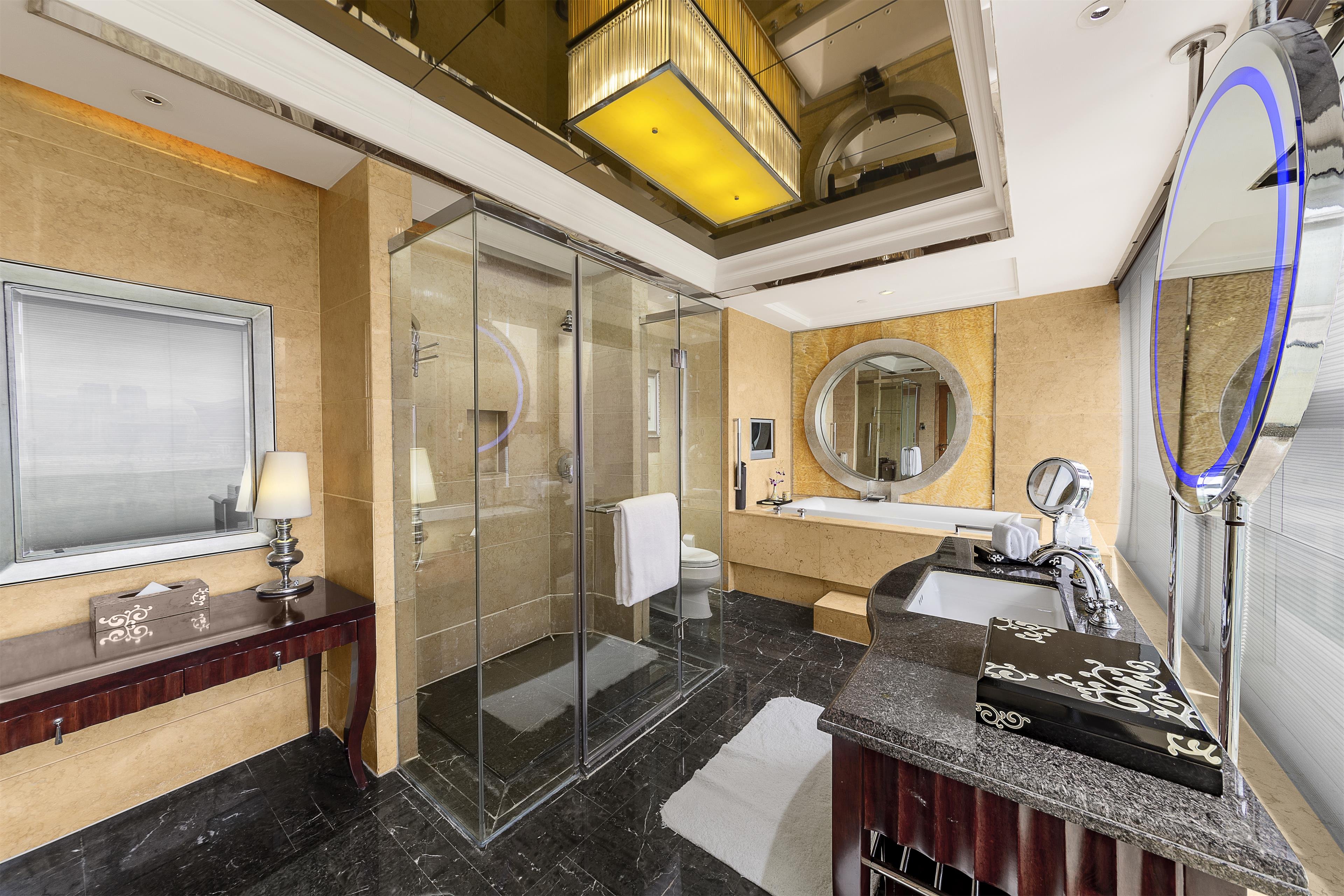 Intercontinental Chengdu Century City 81/82
