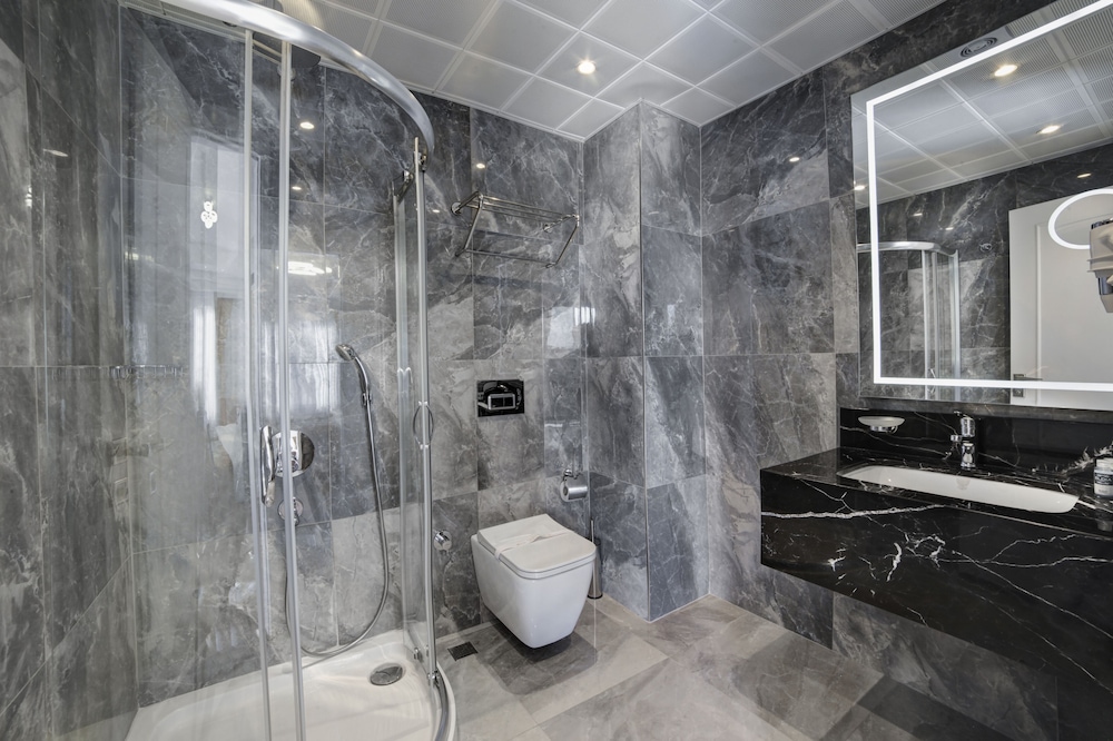 Pell Palace Hotel and Spa 48/50