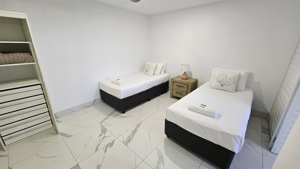 Clubb Coolum Beach Resort 16/65