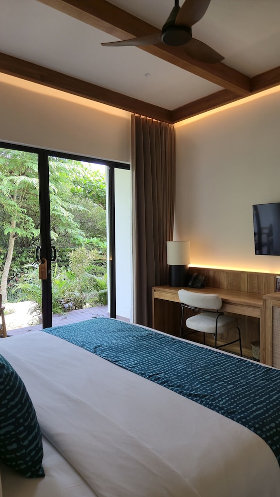 Deep Roots Dive & Yoga Resort 14/50