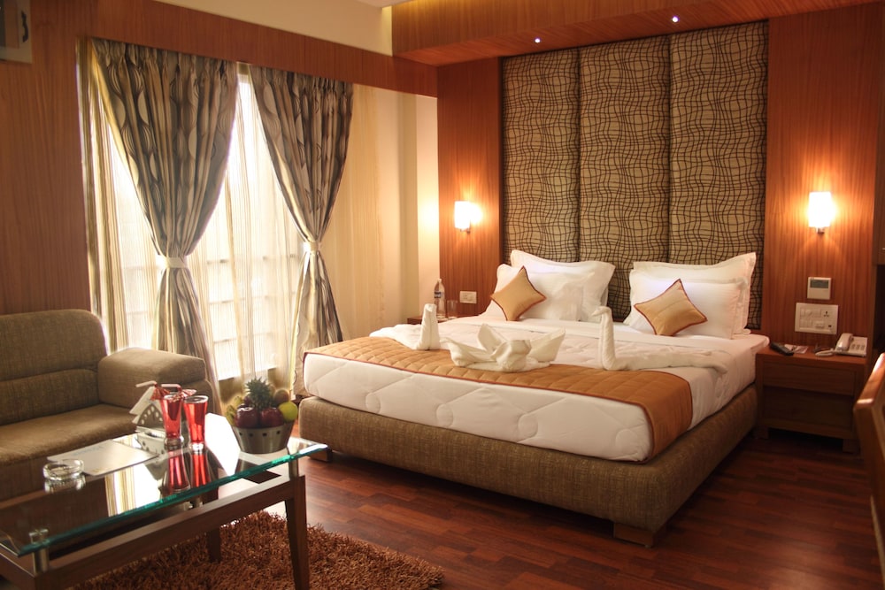 Pristine Residency Hotel 7/16