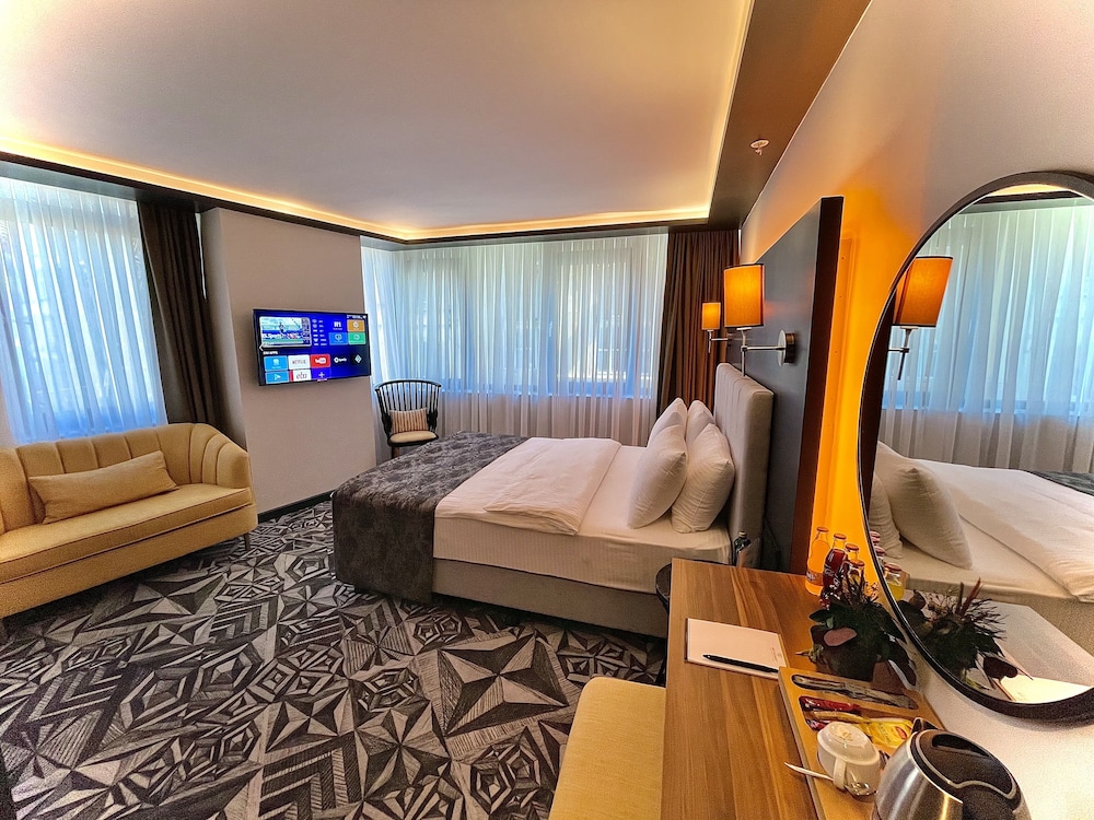 Weingart Hotel 20/52