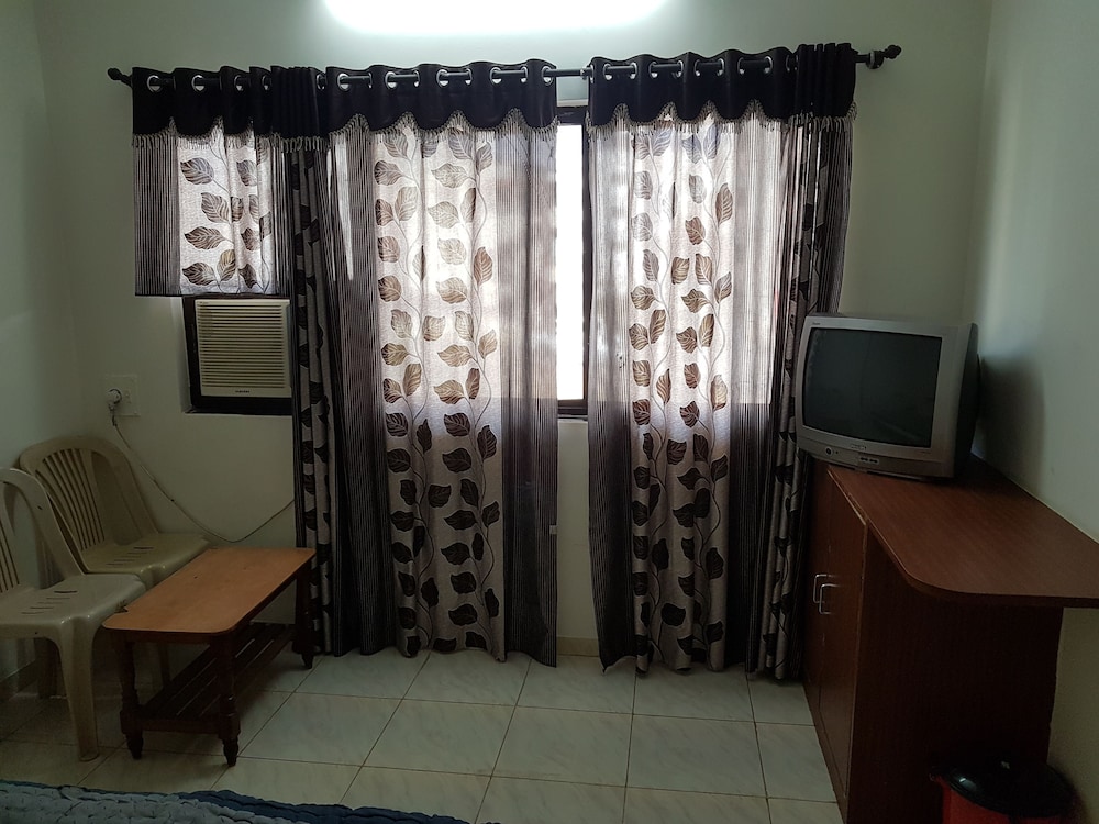 Hotel Dhruv Palace 33/47