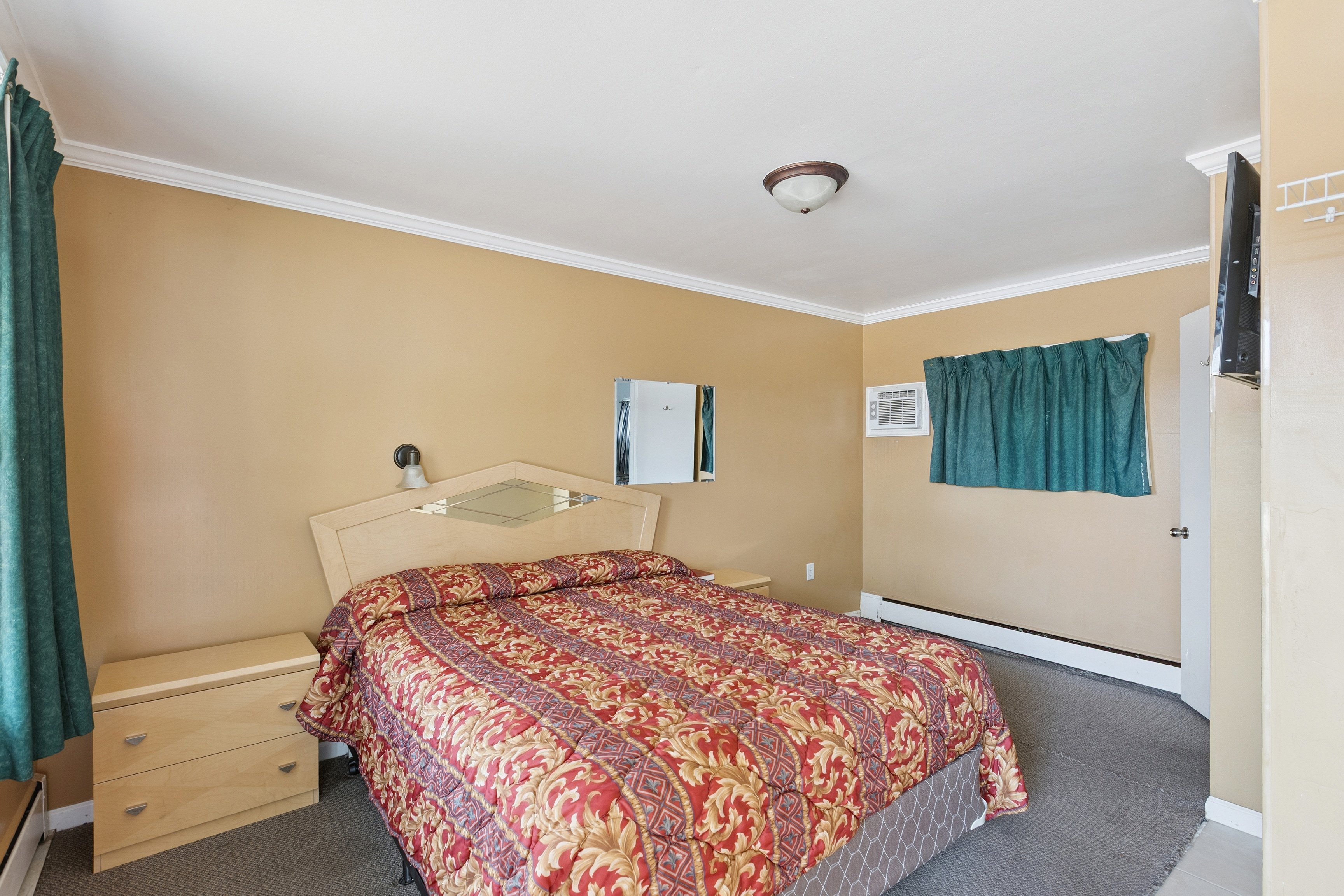 Currys Motel by OYO Saginaw MI 18/39