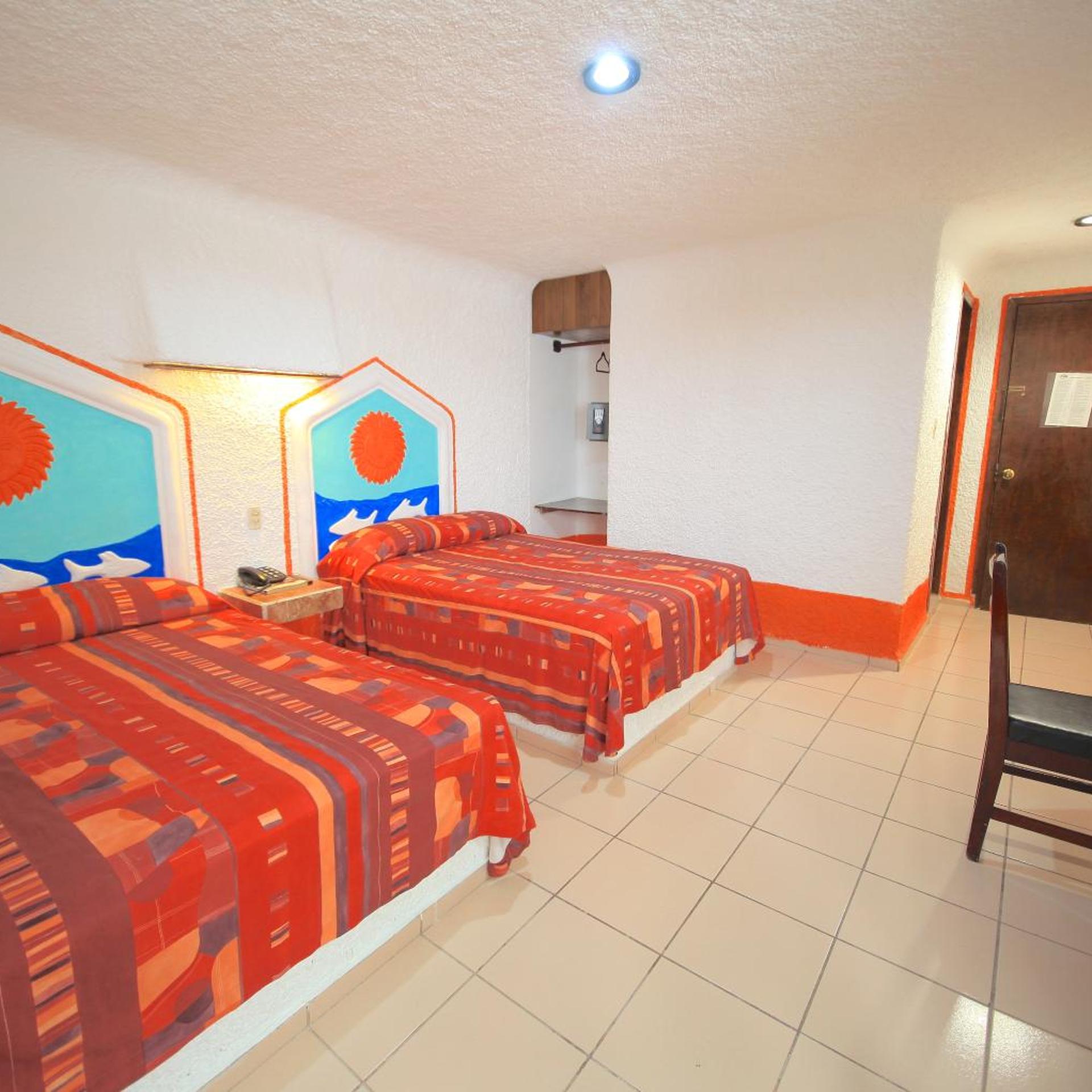 Hotel Carrillos 6/25