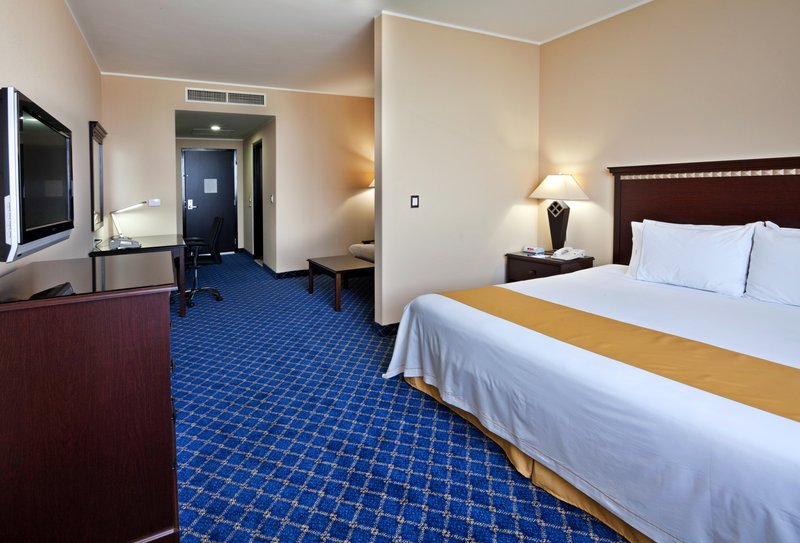 Holiday Inn Express Mexico Santa Fe 15/50