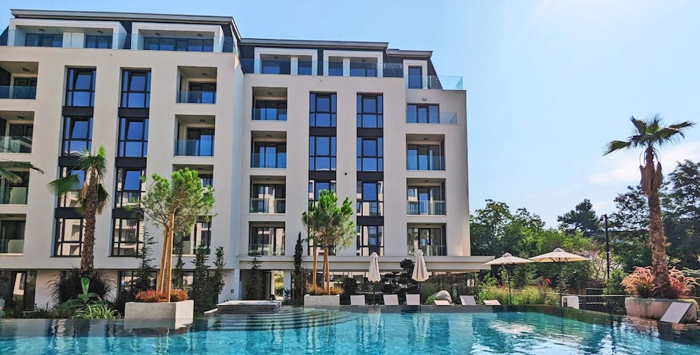Azur Premium Resort 9/75