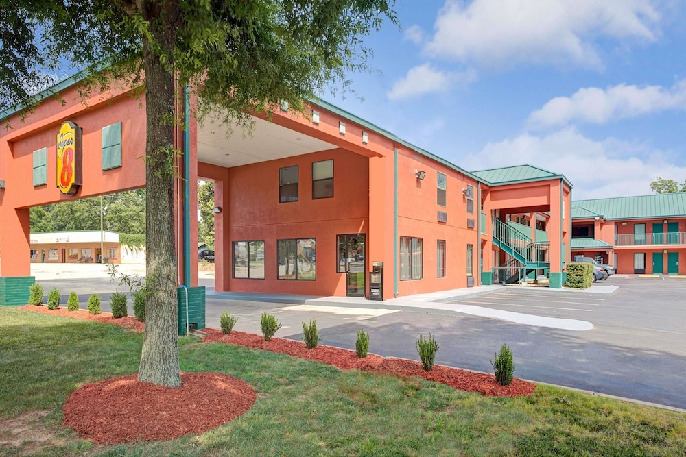 Super 8 By Wyndham Gainesville 7/27