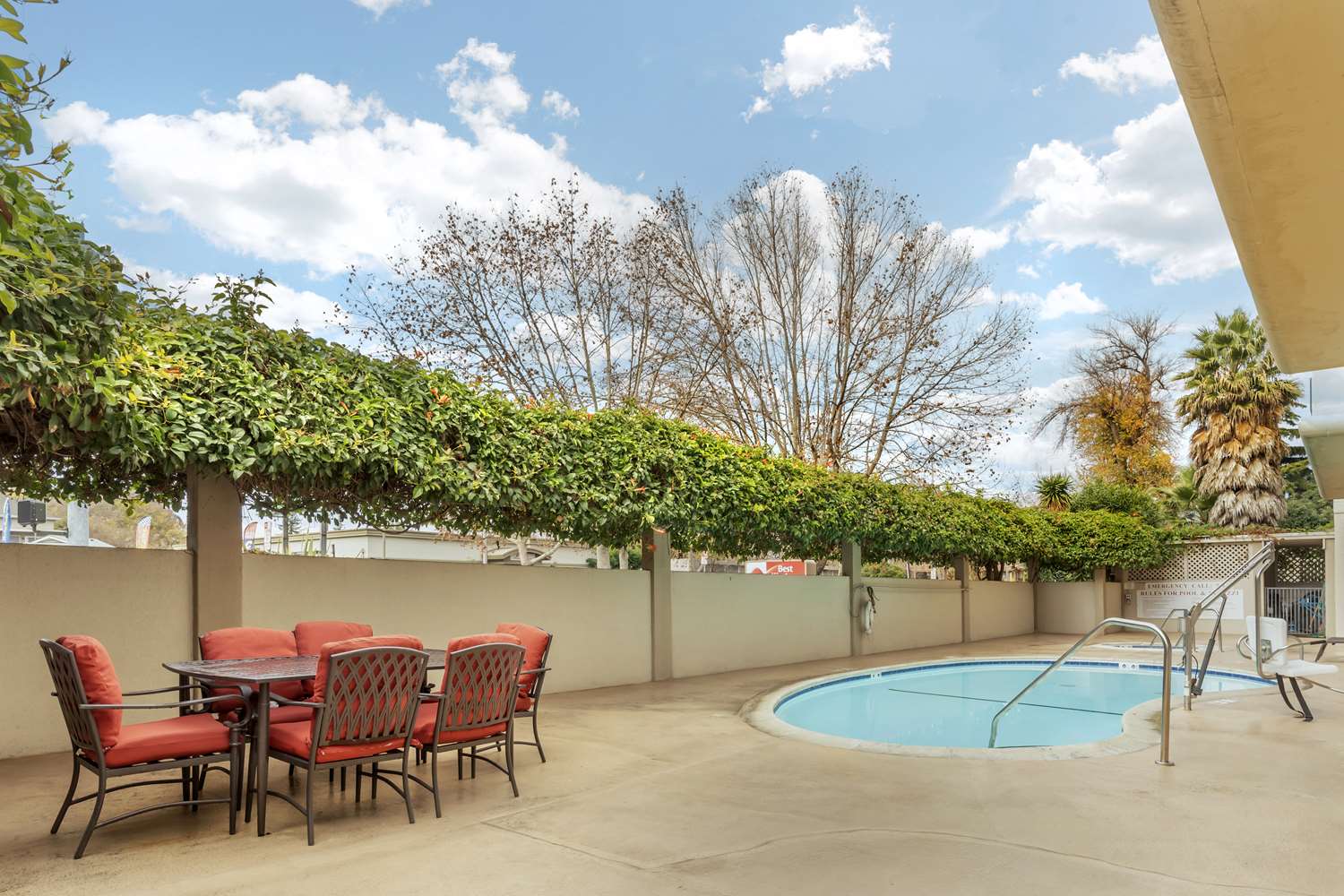 Best Western Plus Airport Plaza 33/36