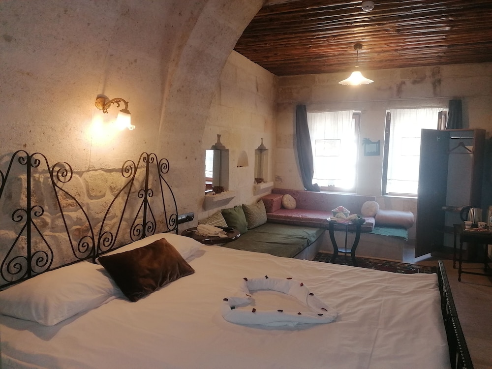 El Puente Cave Hotel 19/50