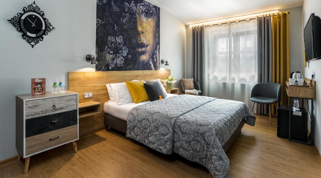 Room, Single, Double Bed