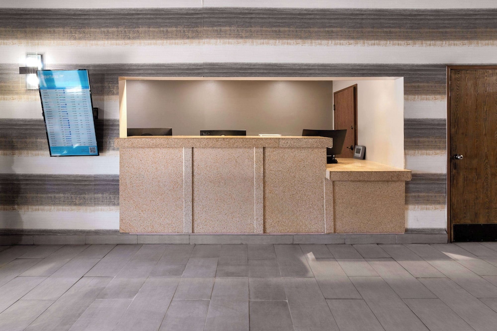 SYLO Hotel Denver Airport, a Ramada by Wyndham 4/57