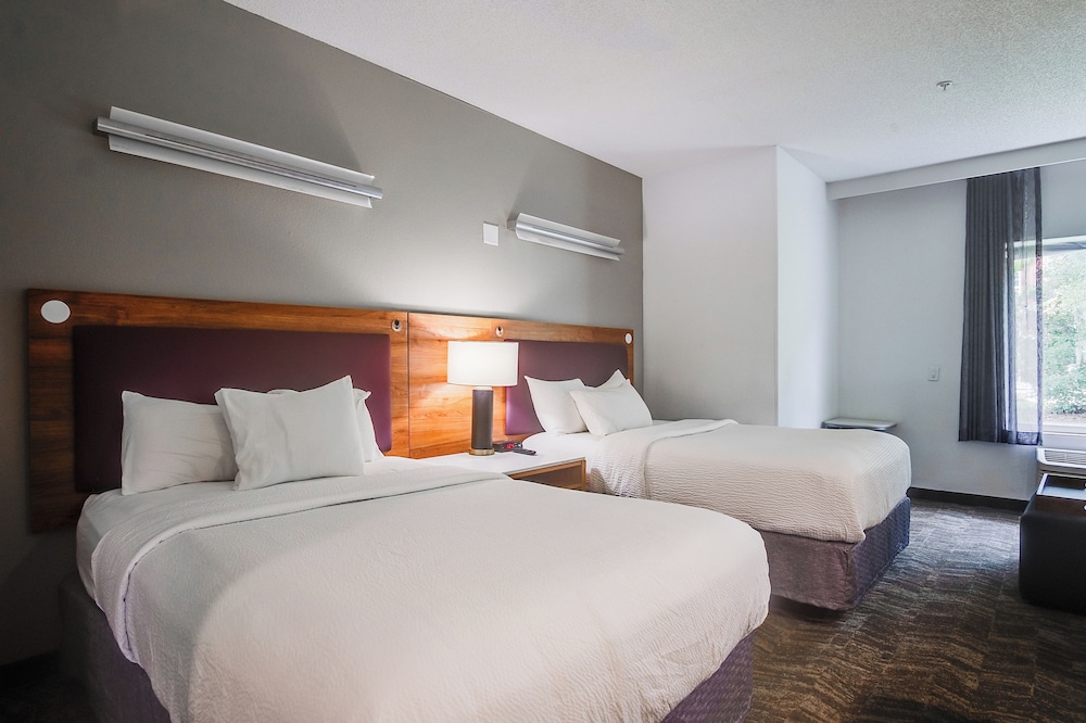 SUITE, MULTIPLE BEDS