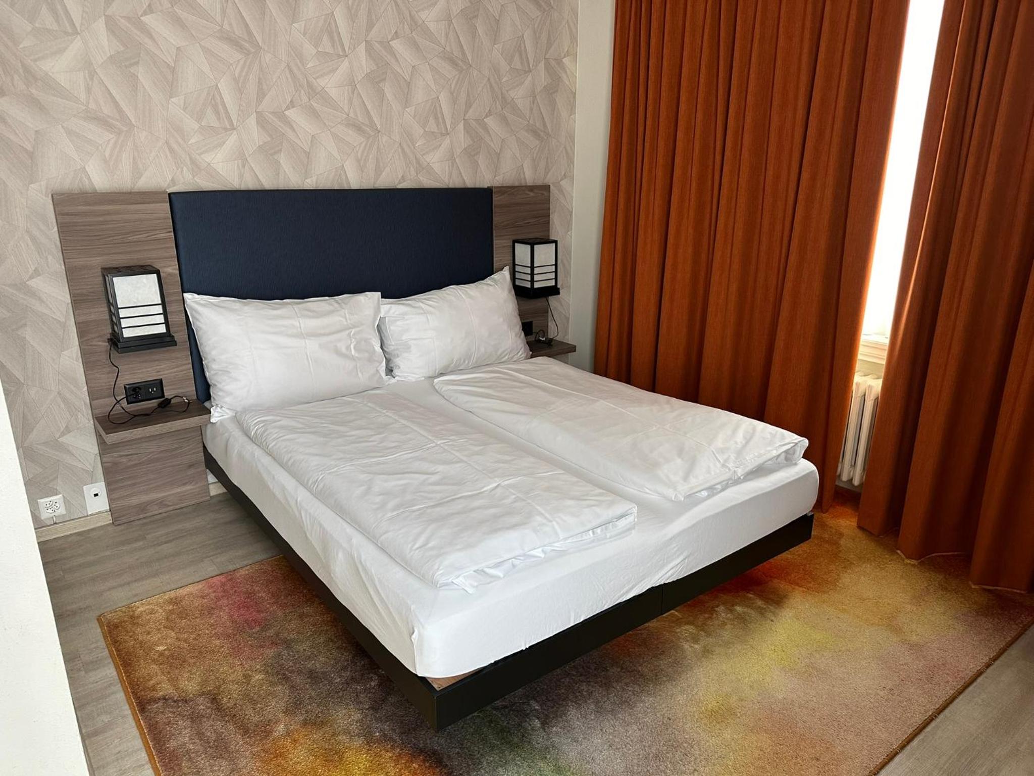 Room, Triple
