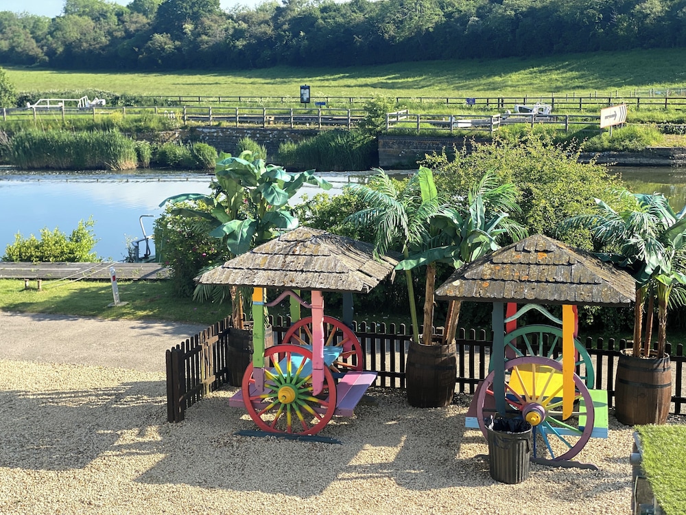 The Riverside Inn 37/49