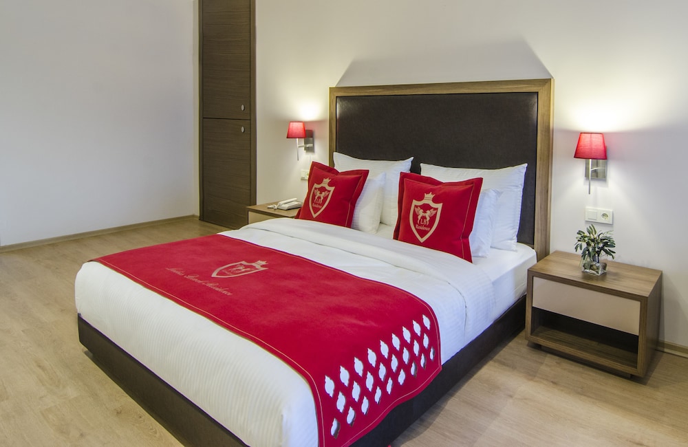 Ladies Beach Residence Hotel 24/68